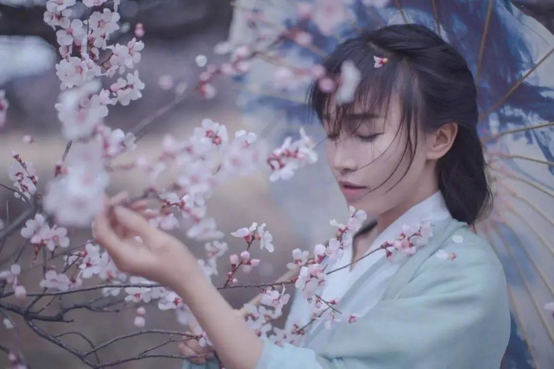 「李子柒」微博停更50天，李子柒怎么样了？