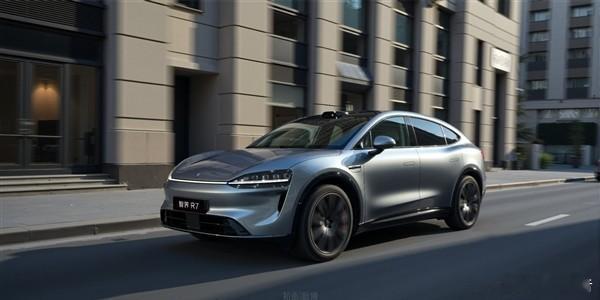 鸿蒙智行9月份至少5款新车上市7月31日，据“晚点AUTO”报道，鸿蒙智行将在9