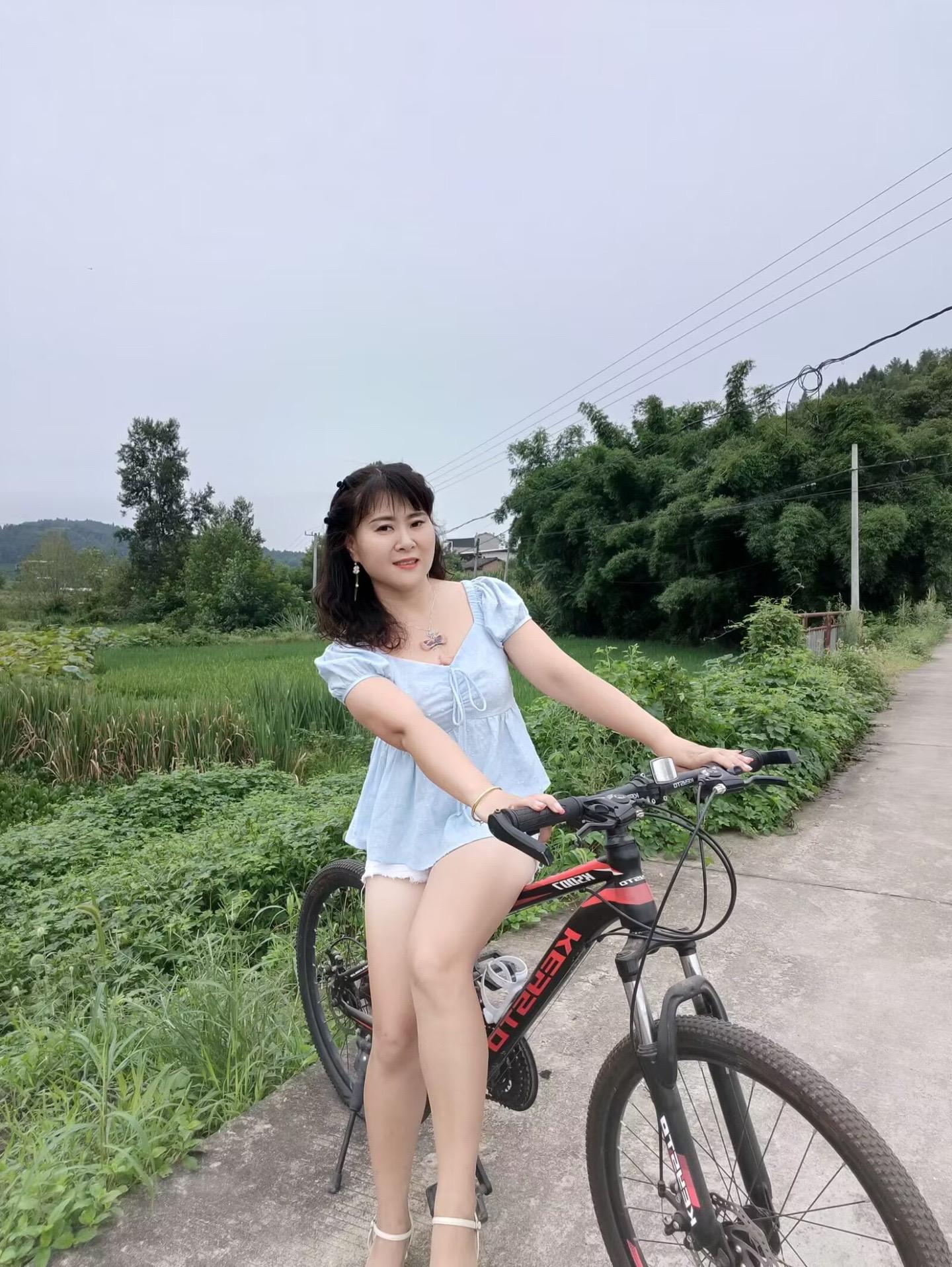 《苹果香》不仅是一首歌 是故事 是家乡 有童年 有青春……