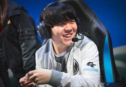 摆烂还是淘宝？IG 转会操作把粉丝看傻了😂LPL 冬转压轴大戏落幕，IG 新赛