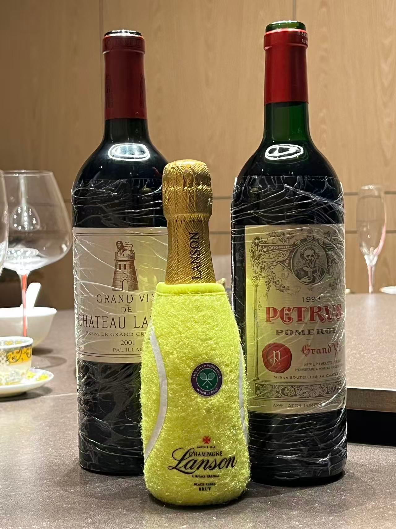 一定要把酒的图片放在最前面，虽然我不懂酒，但听阅酒无数的的餐厅服务员忍不住说，“