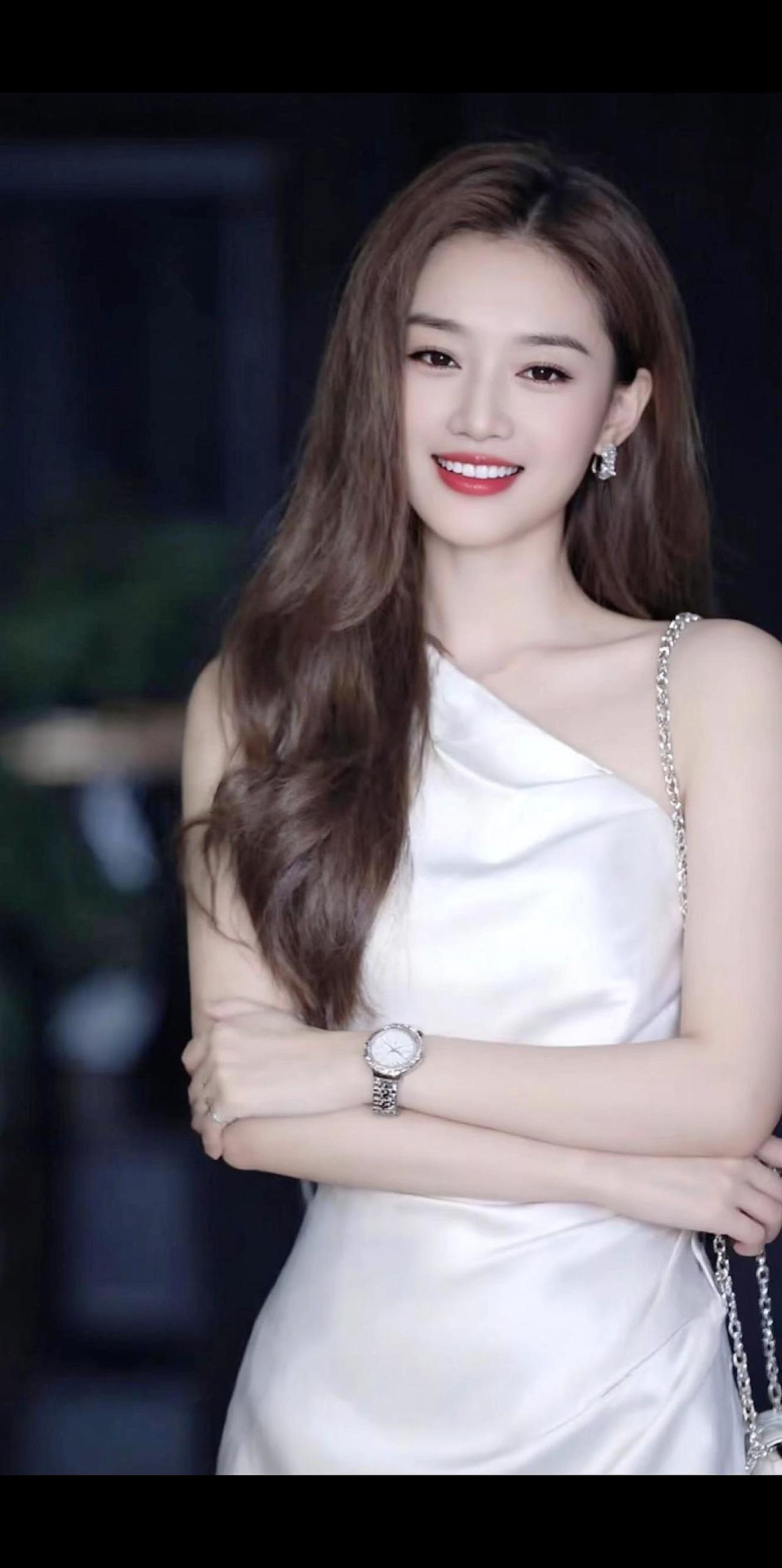 当我意识到，从来都是我一个人的时候，心里的那道防线突然就崩塌了，我没有靠山，没有