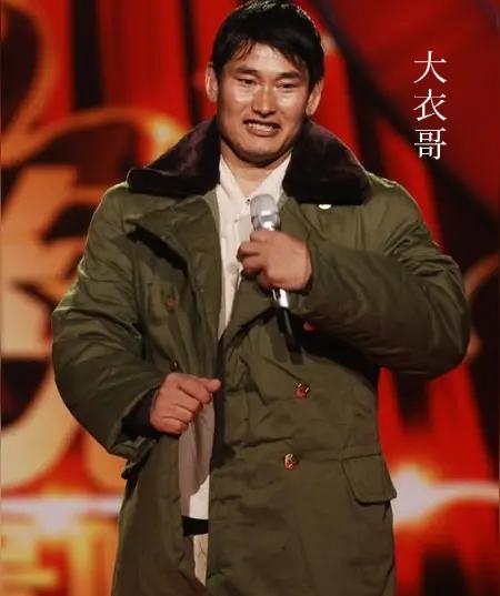 大衣哥的风头让大衣嫂比下去了，友友们觉得是不是？[呲牙][呲牙][呲牙]