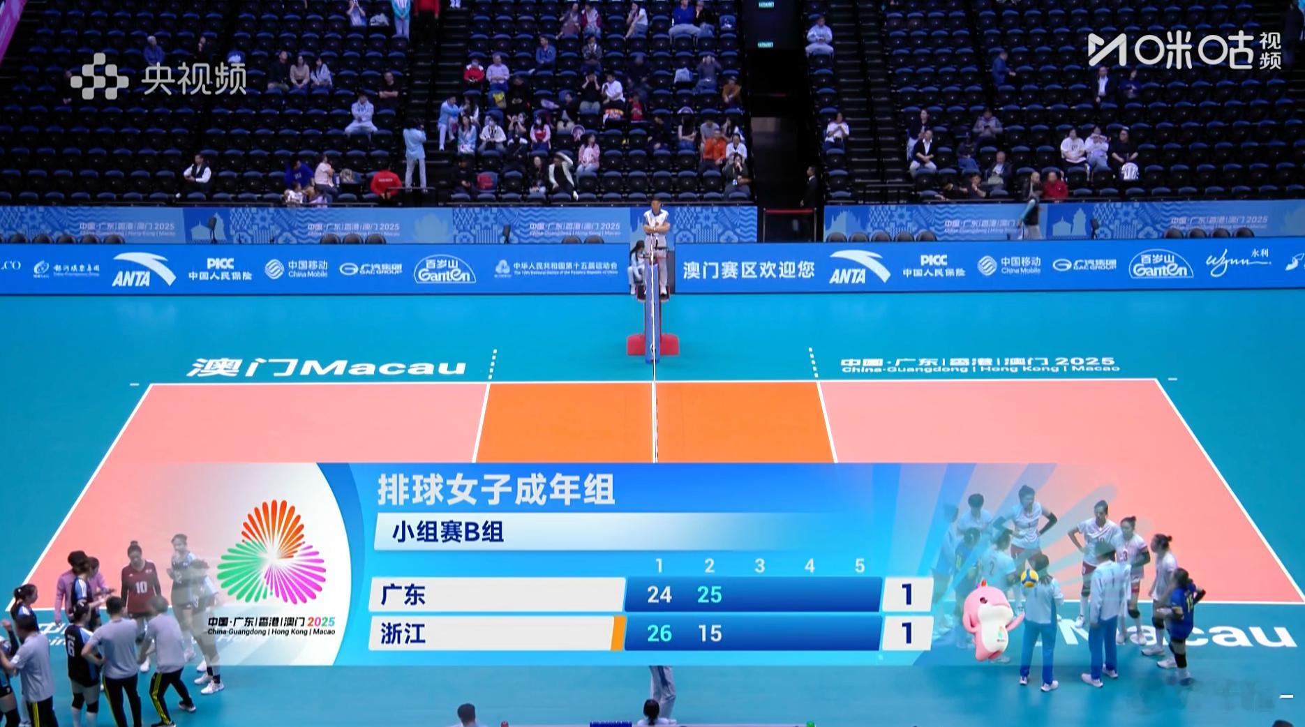 广东女排vs浙江，现在1-1打平，我陈老师大力扣杀拿下一局！状态太好了！黄金左手