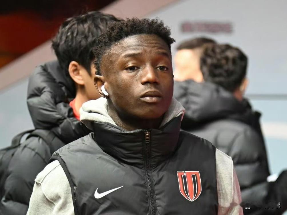 伊萨卡隆---成都蓉城吉祥物…外援伊萨卡隆目前仍处于留队状态，但他已经不可能再为