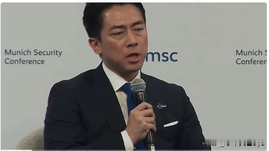 日本防卫大臣小泉进次郎表示，超过一万名朝鲜士兵已被派往俄罗斯，并正在部署到乌克兰