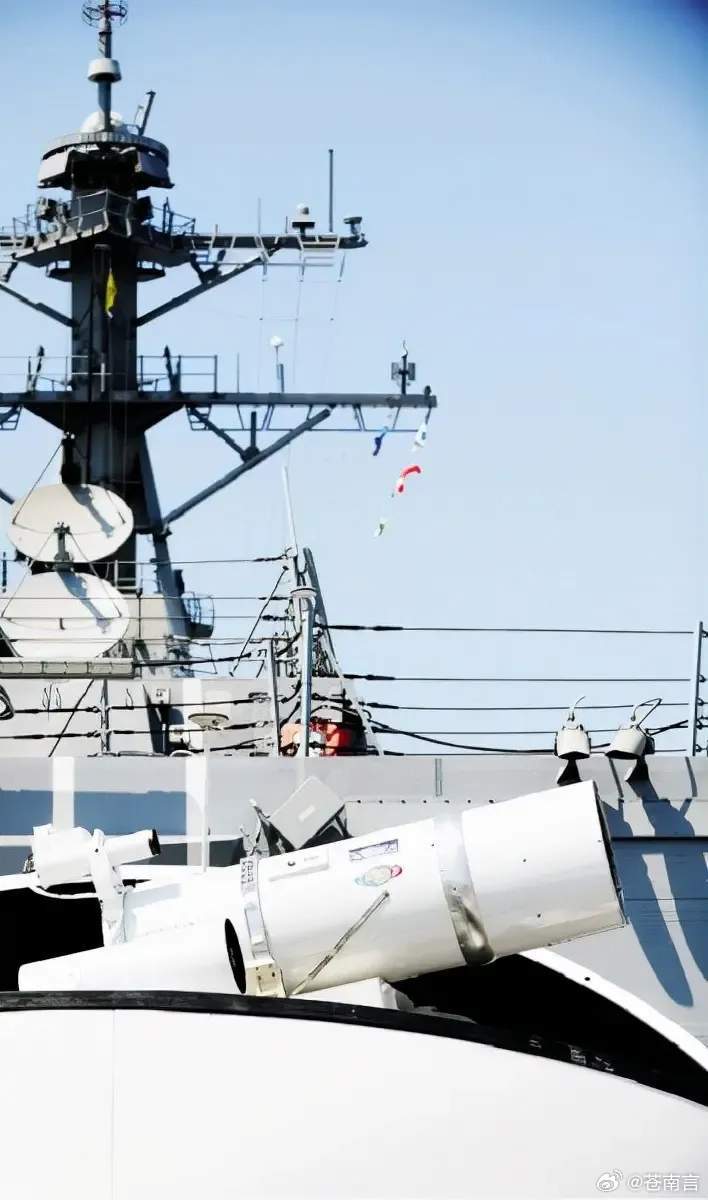 坚决反对美国向台湾出售武器美国以为卖几件武器就能改变力量对比，那是做梦。中方的反