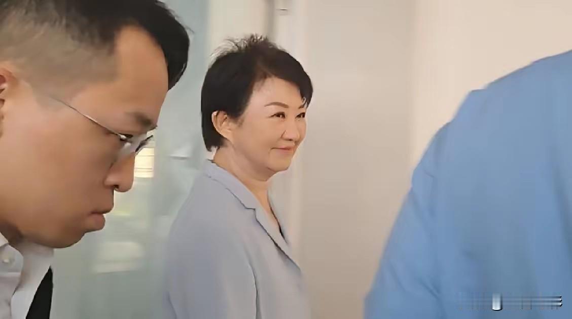 近日日本、菲律宾擅自针对台湾岛以东海域开展划界谈判，私自瓜分中方专属经济水域，公
