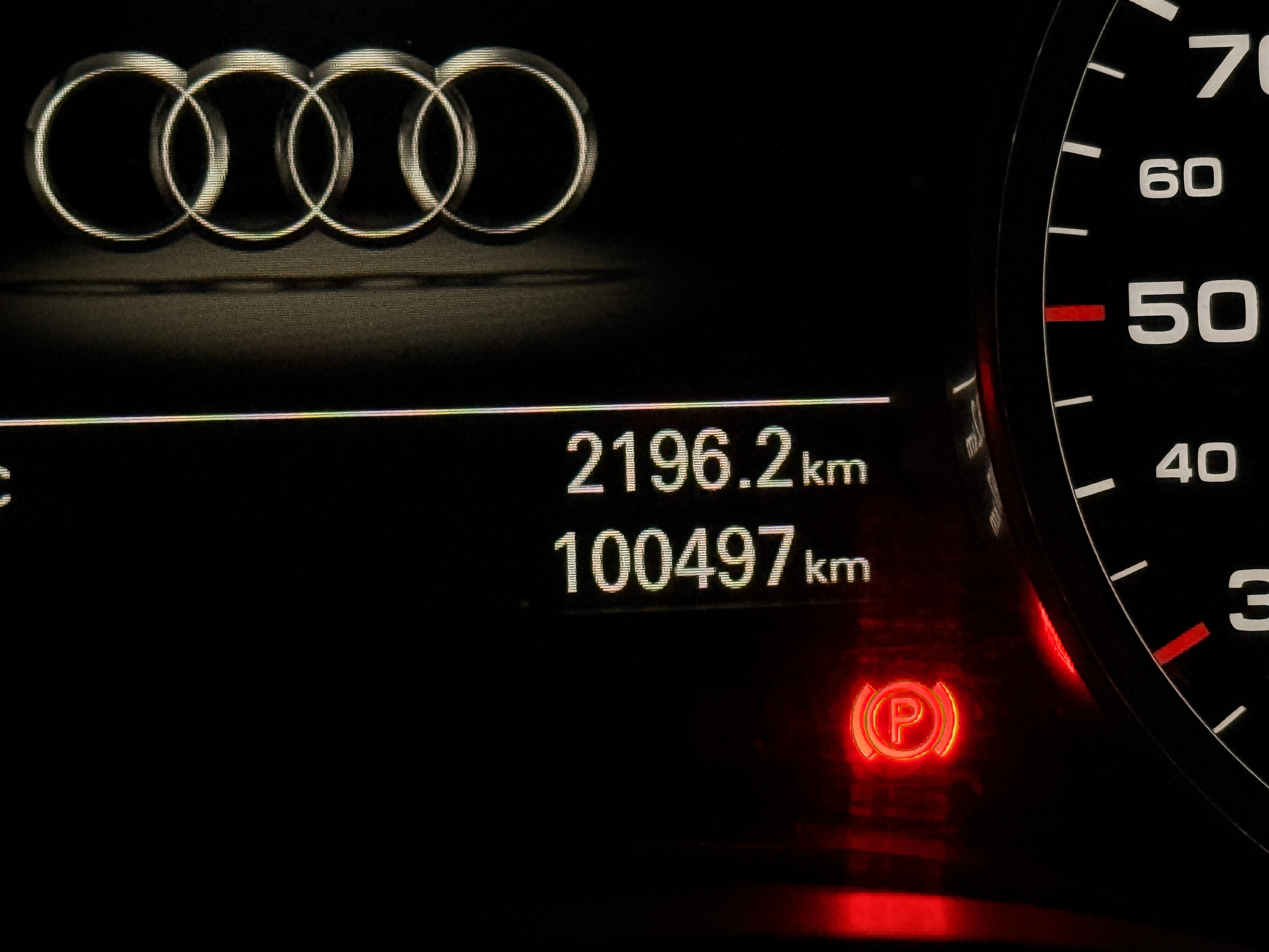 我这台A6开了快十年 10万km洗完车 车漆质感依然很棒一个人爱不爱车 从他平时