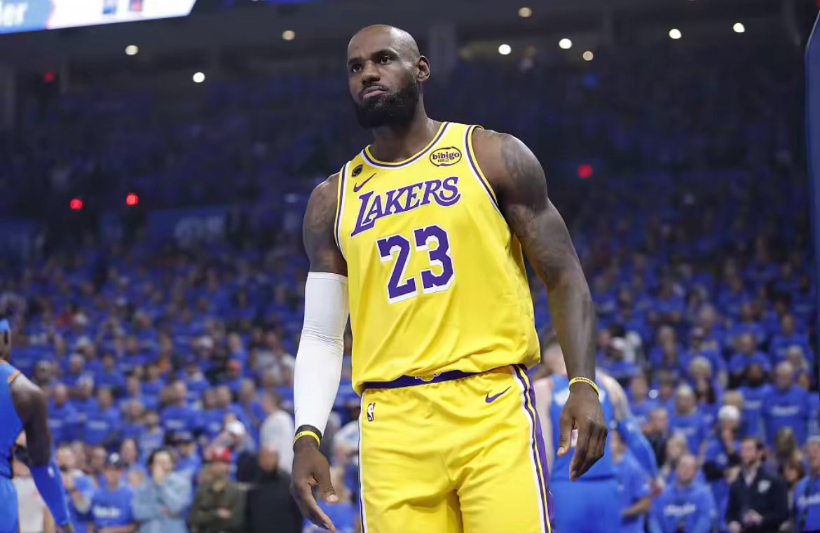 美媒The HEAT Realm发文预测詹姆斯的休赛期下家走向，并列出多项关键影