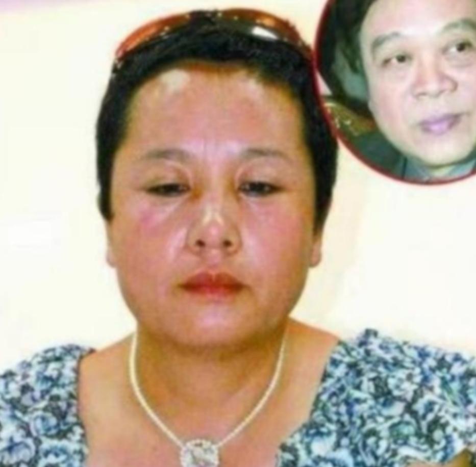 “赵忠祥瞒着妻子与我发生关系多年，并有特殊癖好，令我身心受到严重伤害。”2004