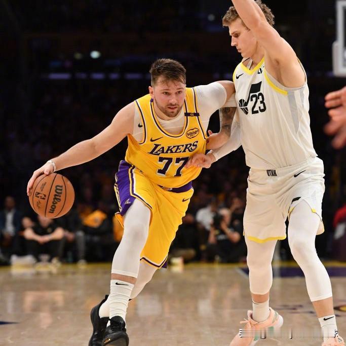 『就在今天！NBA 传来多则湖人队最新消息』

1、依靠詹姆斯关键时刻造三分犯规