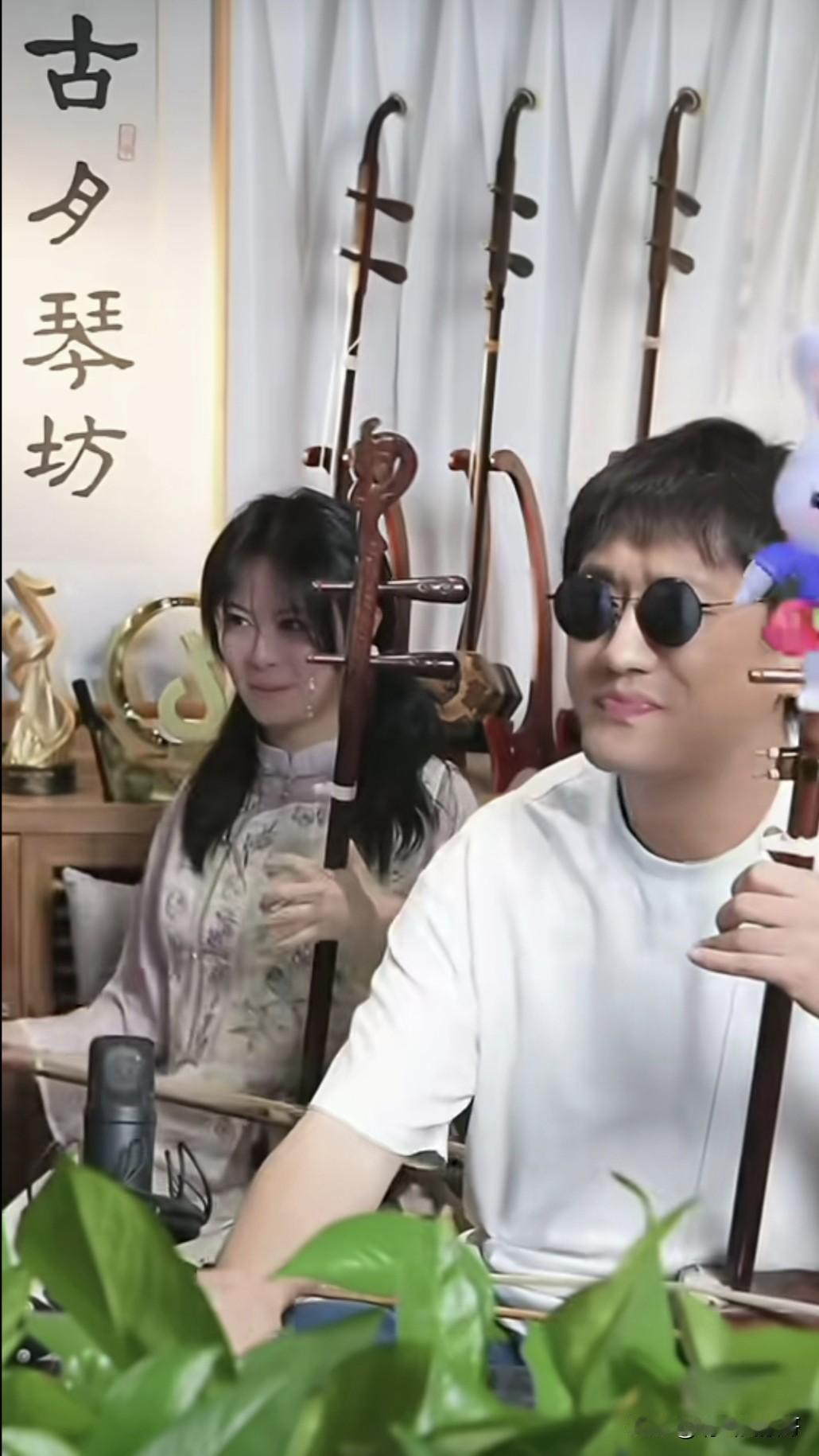 前段时间徐子零老师和高杨老师的二胡合奏《渡情》超火，我今天特意看了那个原视频，拉