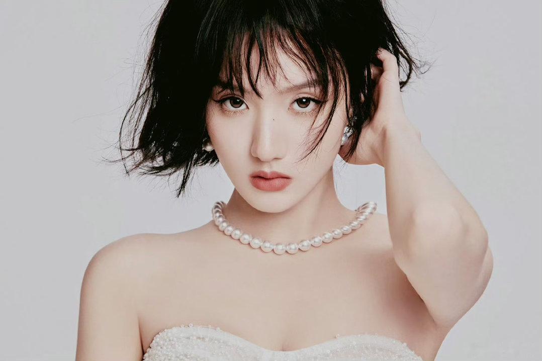 苏晓彤短发苏晓彤短发也好美啊又萌又酷的，果然人顶着这样权威的脸就是要试试不一样的