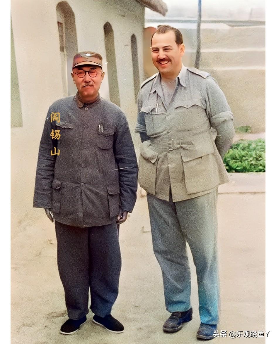 这才是1944年福尔曼到山西临汾采访时与阎锡山的真实貌相，都看一下呗！这并非演戏