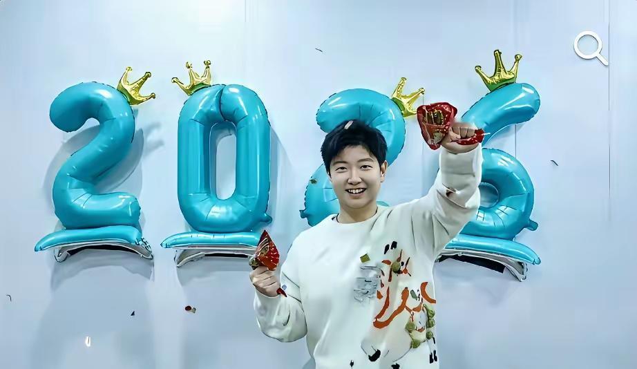 莎莎晒出年夜饭：
称心
如意
好看👀
出门在外
想妈妈
家的味道
美极啦！
想