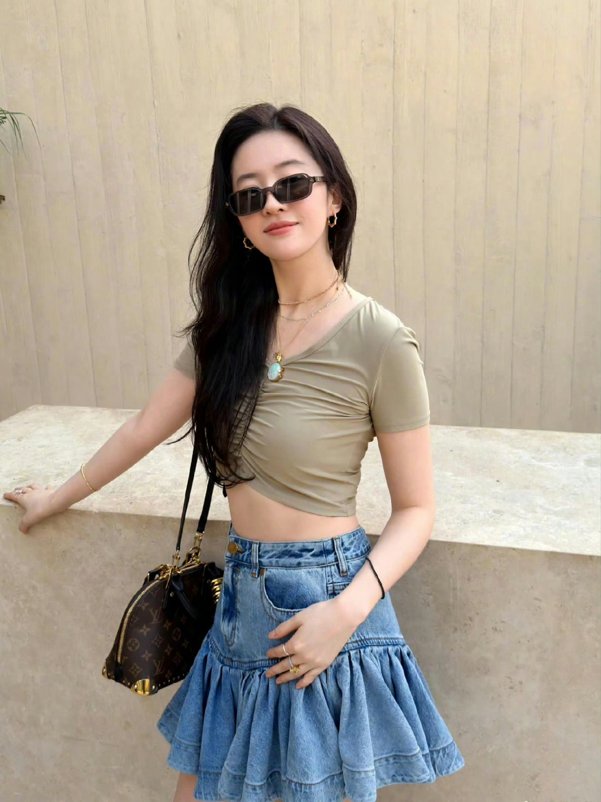 谁说刘亦菲胖的？这身材肥瘦均匀恰到好处太有味道了 