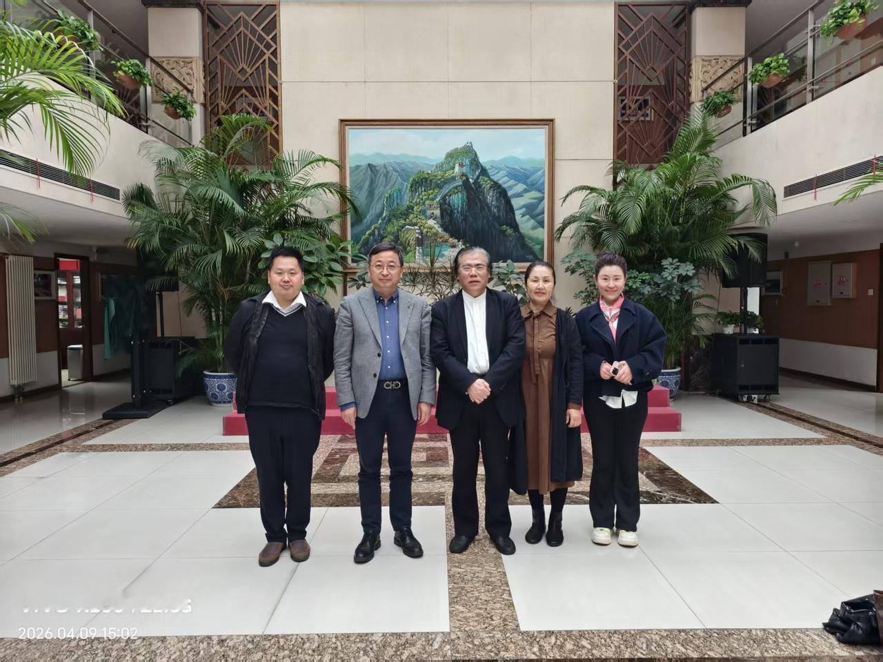 今天很高兴在海峡知识权运营中心主任与团结智库秘书长沈帅的引荐下，带着香港文联主席