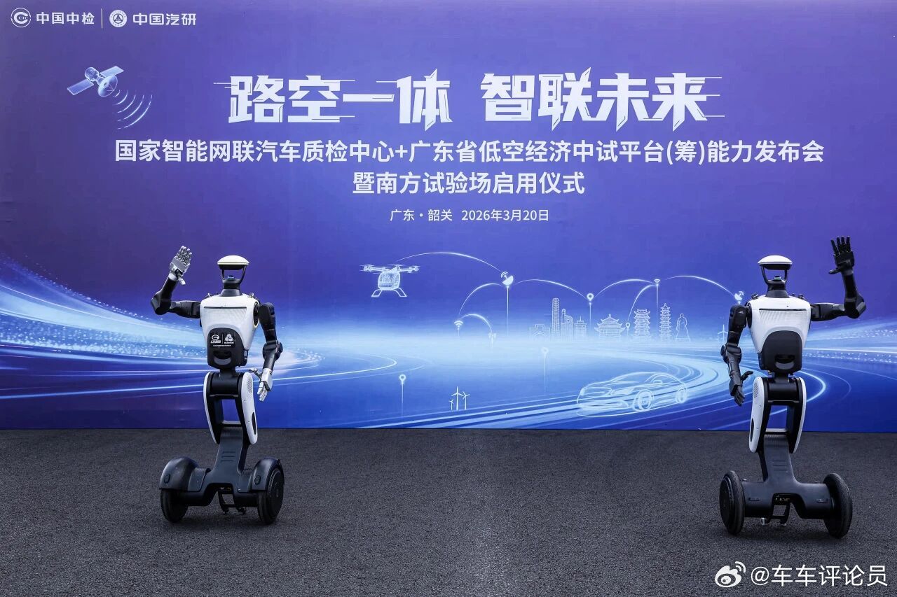 中国机器狼群巷战画面首次公开机器狼群，机器狗，机器人…… 中国智造真是有点起飞了