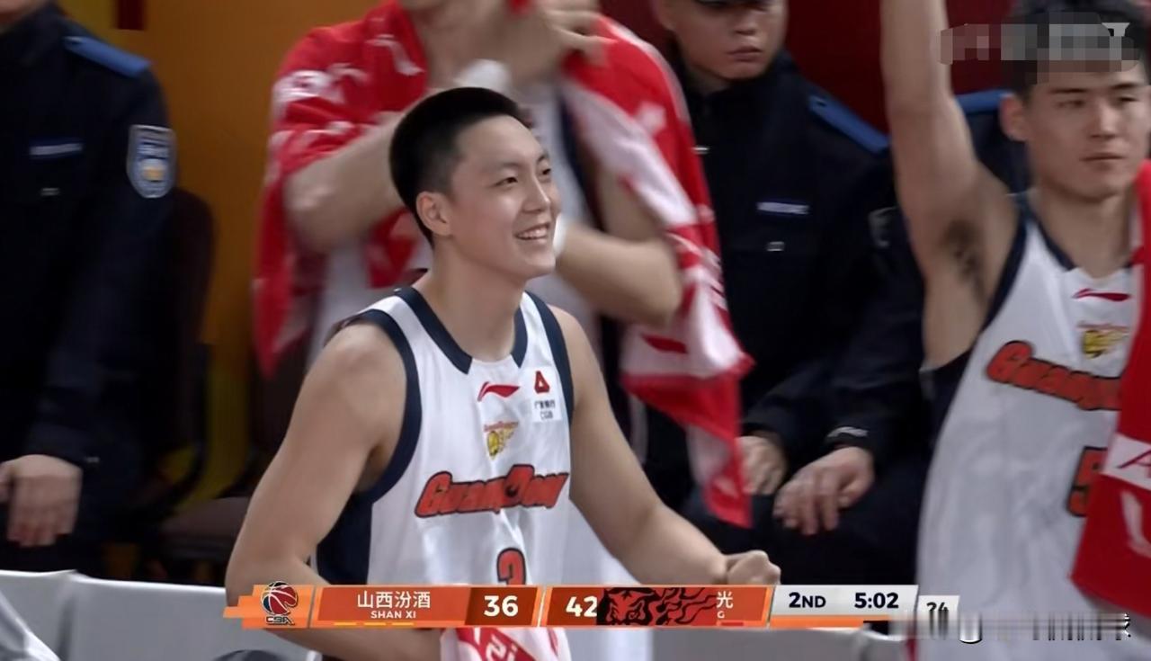 我一定要好好的夸夸广东东阳光后卫胡明轩！在今天广东东阳光客场以95：89击败山西