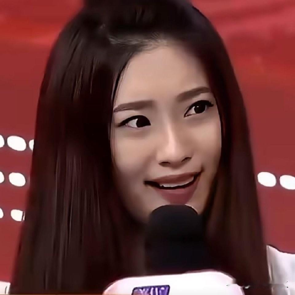 天呢
这竟然是孟子义
以前的她，单眼皮，矮鼻梁，小眼睛这些都没有，还是和现在一样