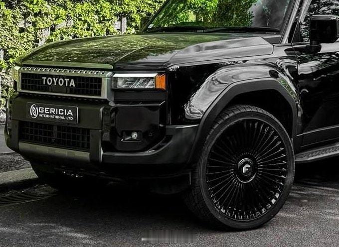 丰田普拉多纯黑武士版 丰田普拉多做成纯黑武士版，大家觉得怎么样