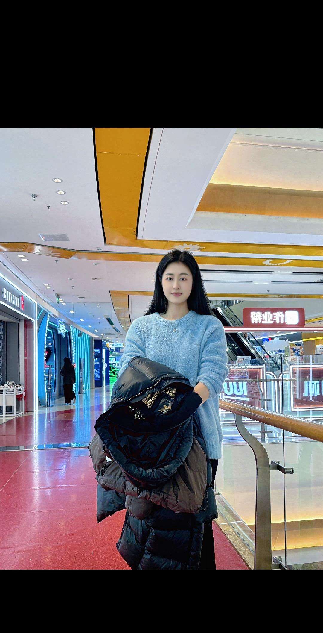 后来我顿悟，真正欣赏我的人不在乎我是否精心打扮，不在乎我发的视频是跳手...