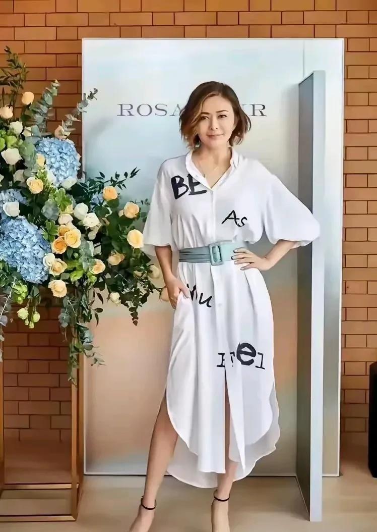 关之琳以170的身高，在曾经的香港被誉为第一美女。她的美艳曾让人惊叹，完美的身材