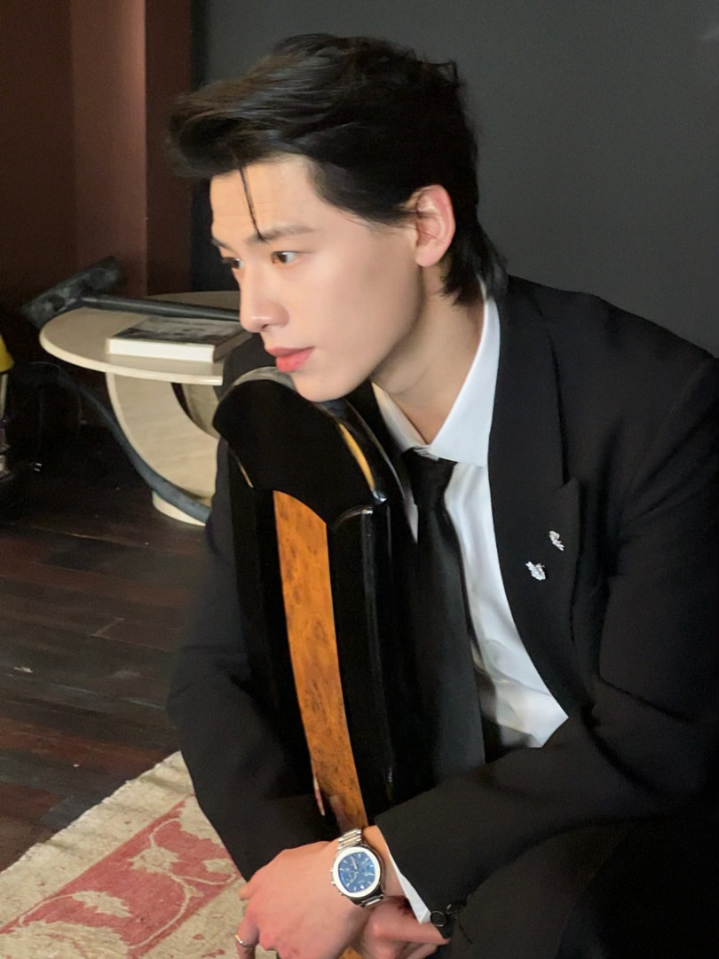 辛云来 上海是我梦开始的地方 年度品质号召力剧星的奖杯，是对辛云来这些年深耕表演