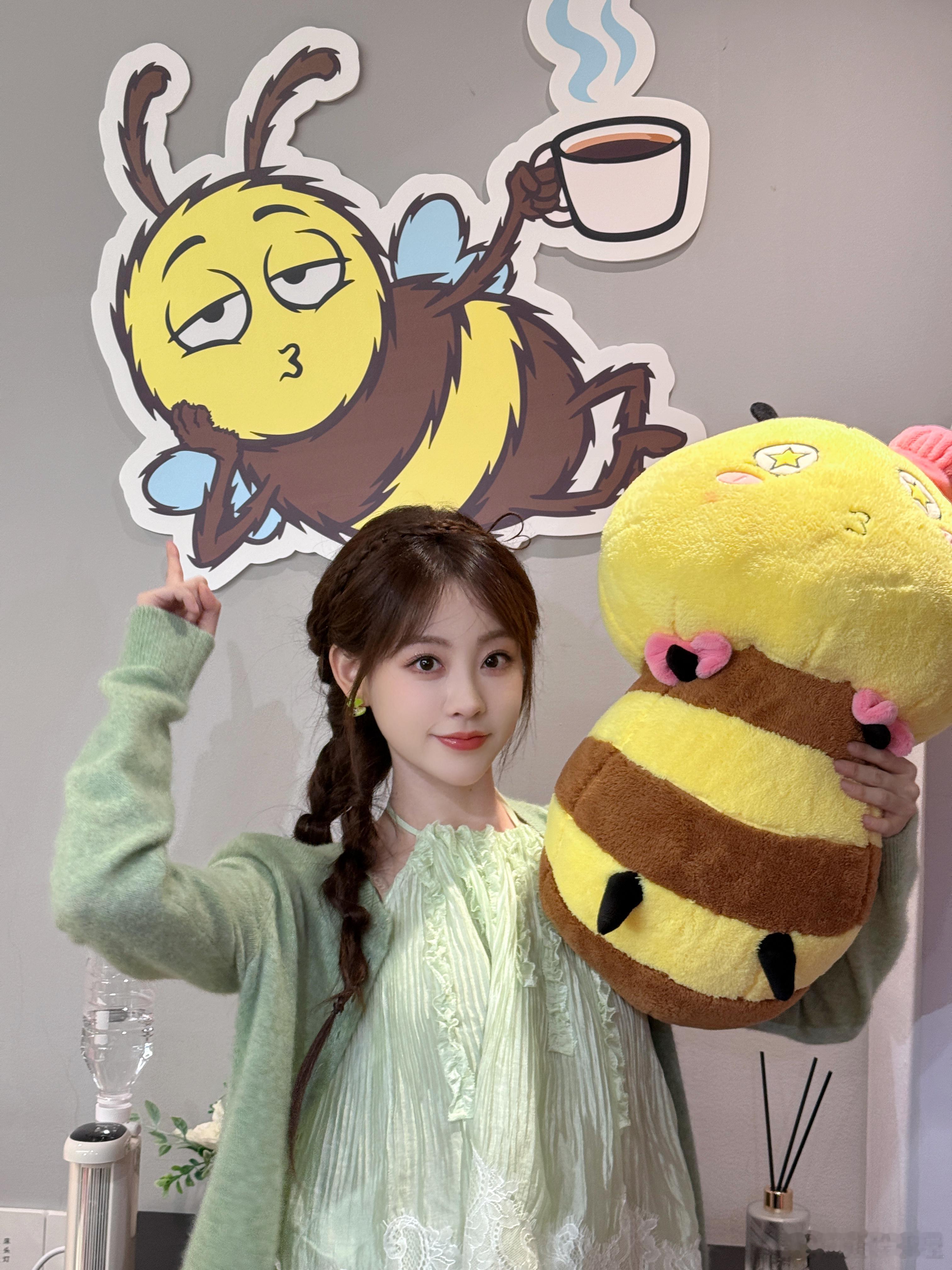 祝绪丹18图收官晚高疯周五晚高疯 18 图记录满满回忆，祝绪丹在《周五晚高疯》里