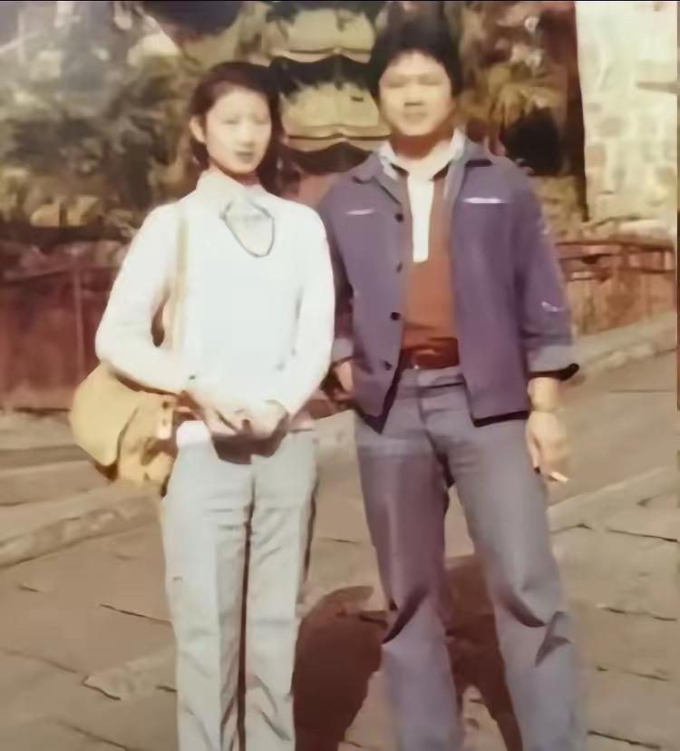 1982年，台起义飞行员黄植诚迎娶空姐马红，8年后马红借故赴美未归，安全部门深夜