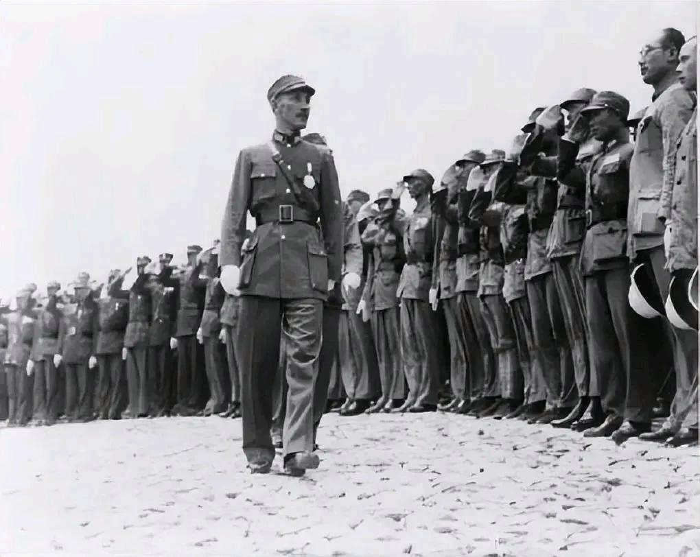 59年军委开会，毛主席发现粟裕没来，大怒道：你们谁有粟裕的本事
 
59年军委开