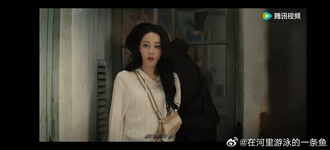 枭起青壤枭起青壤 悬疑味这次居然还带了点轻喜没什么问题，热播打底迪丽热巴另一部慕