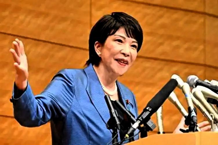 重磅消息！
日本政权高市正在经历巨大的外部压力，内阁支持率已经跌破三成，而党内反