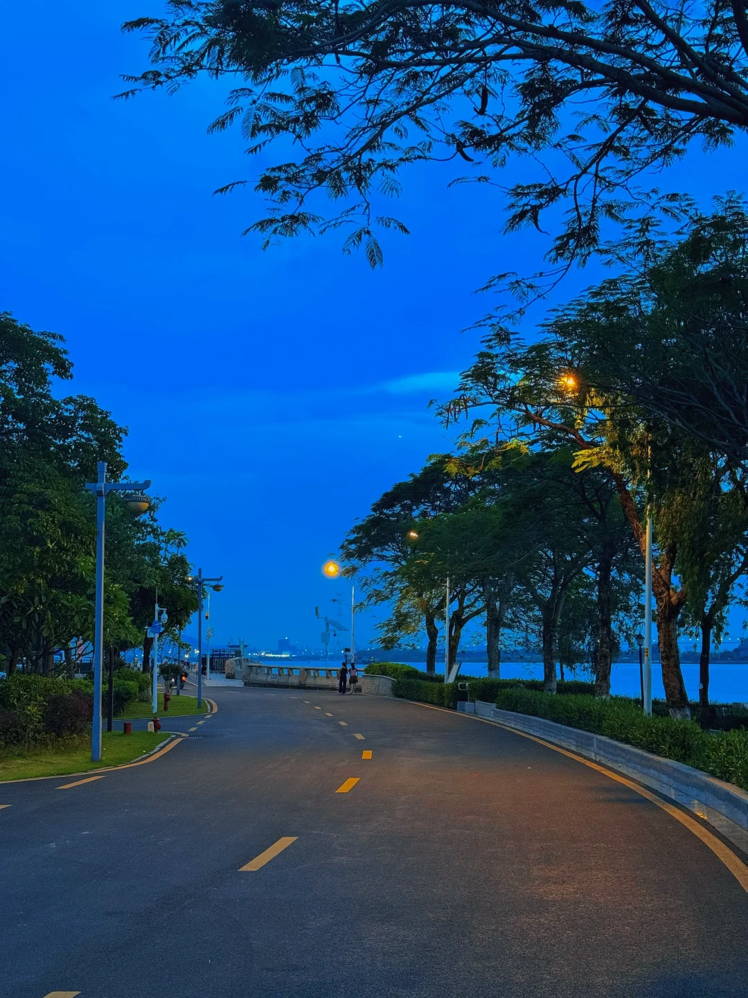 广州这个小岛的blues hour💙既浪漫又治愈～