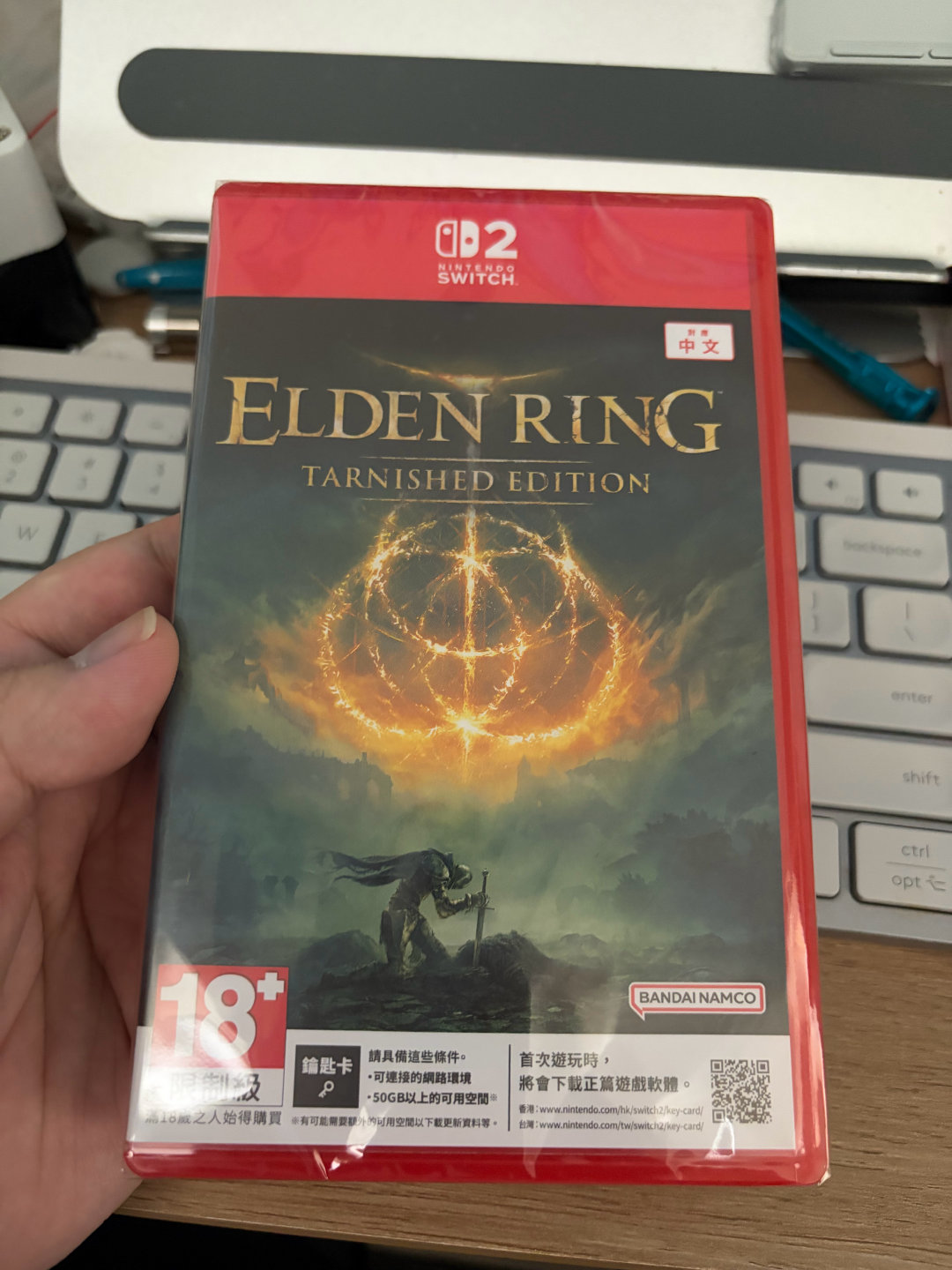 法环到了，这塑封一摸就是重封的，比起原装的又厚又硬。不过这么便宜也就罢了，就当买