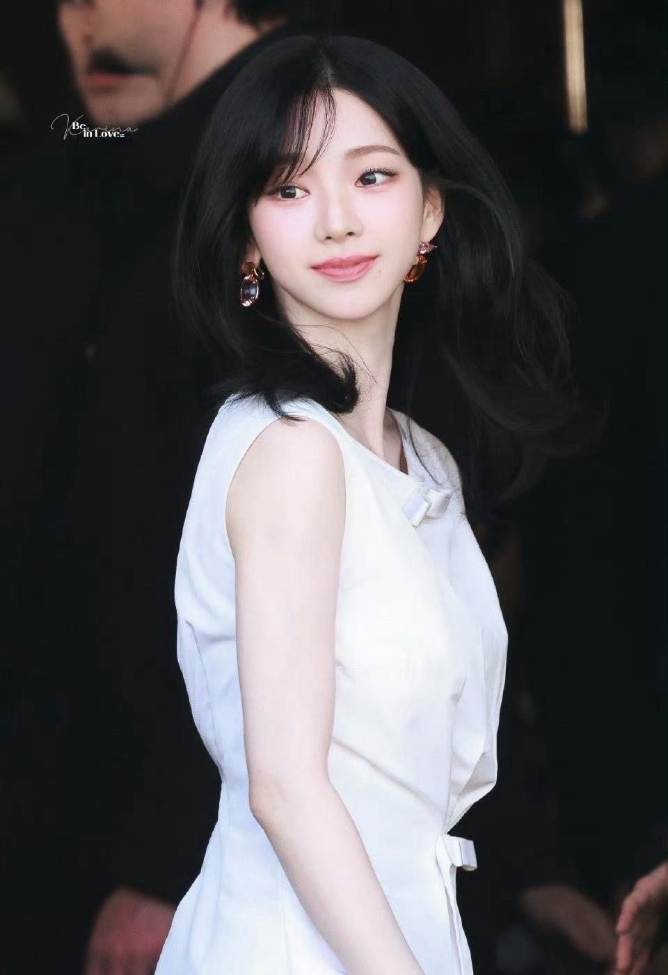 我天这个Prada小公主也太美了吧不愧是当家花旦
Prada认领杨幂 | 柳智敏