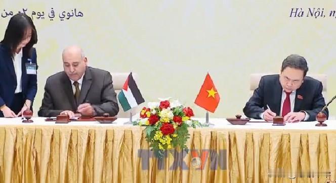 陈青敏以国会主席身与到访的约旦议长进了“对等会谈”。
为什么以引号圈住对等会谈，