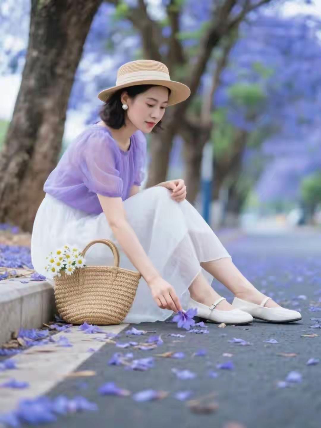 给中年男人的几句心里话：
1. 别总惦记着红颜知己，聊多了生情，见多了生事，最后
