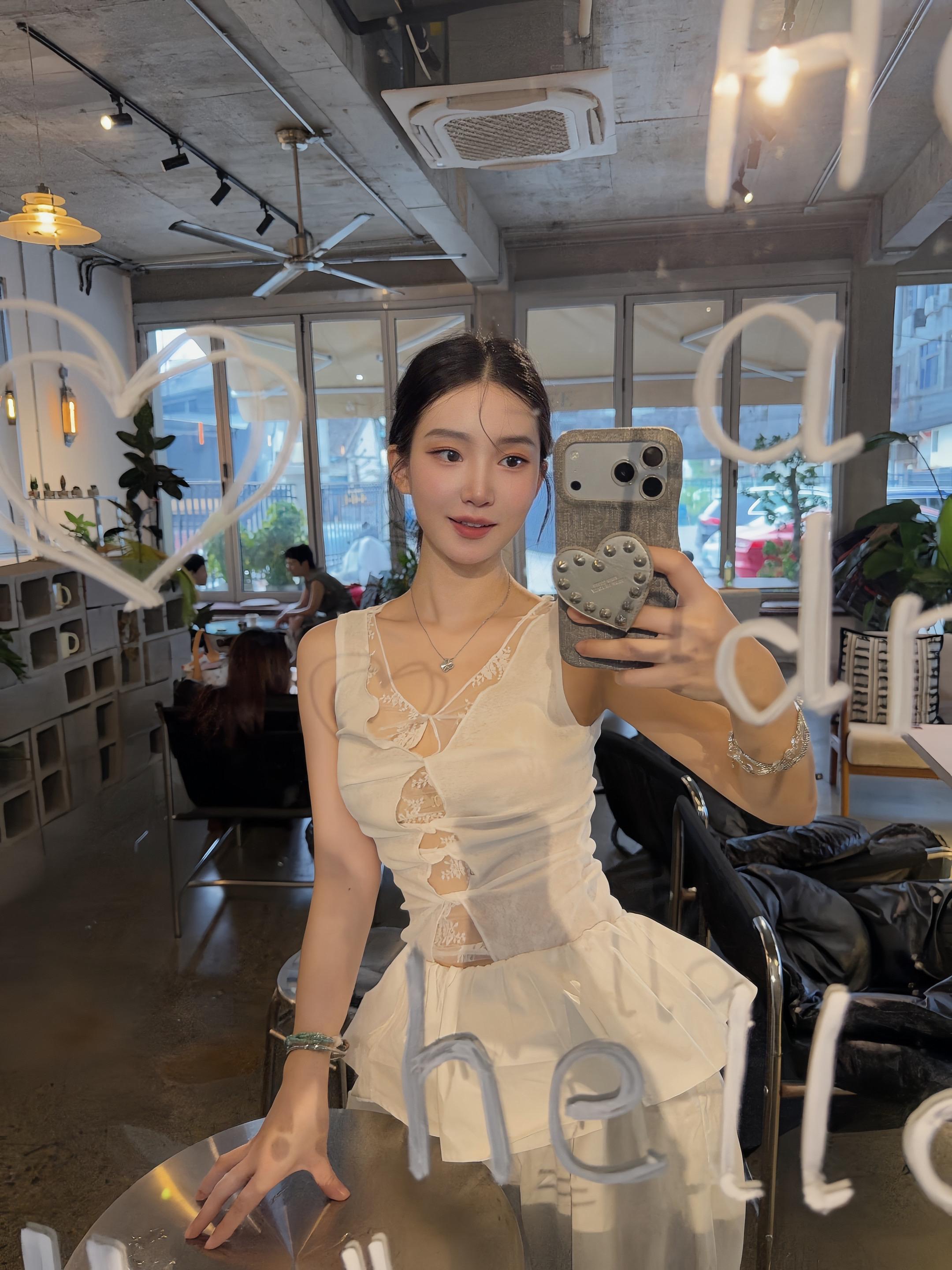 素白穿搭🧑🏻‍🩰 享受悠闲碰面时光