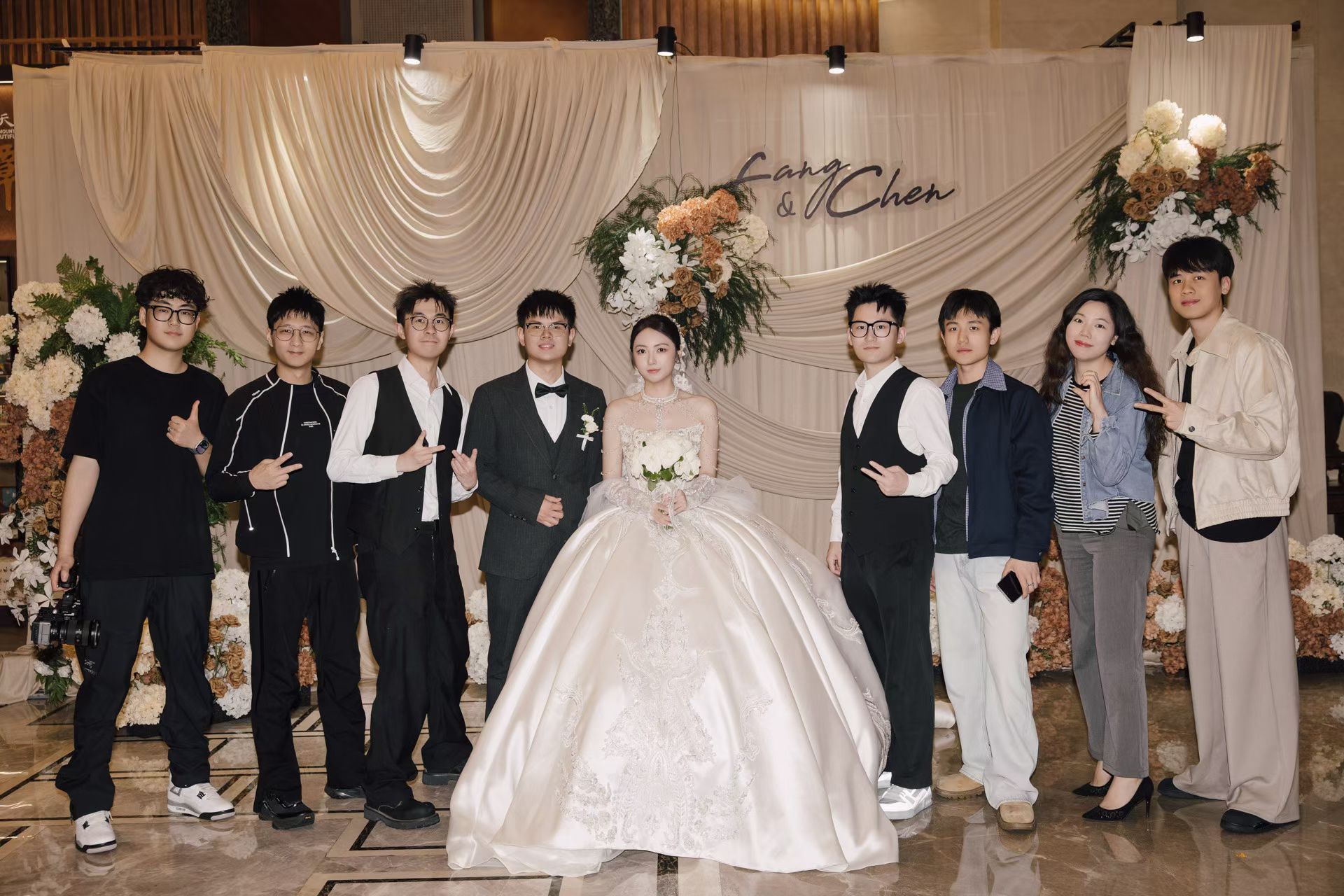 好久没参加婚礼了。 