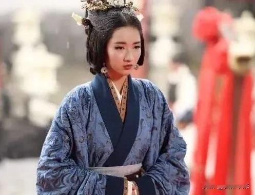 公元9年，王莽当上皇帝后，把守寡多年的女儿王嬿叫到身边，对她说：“你才18岁，不