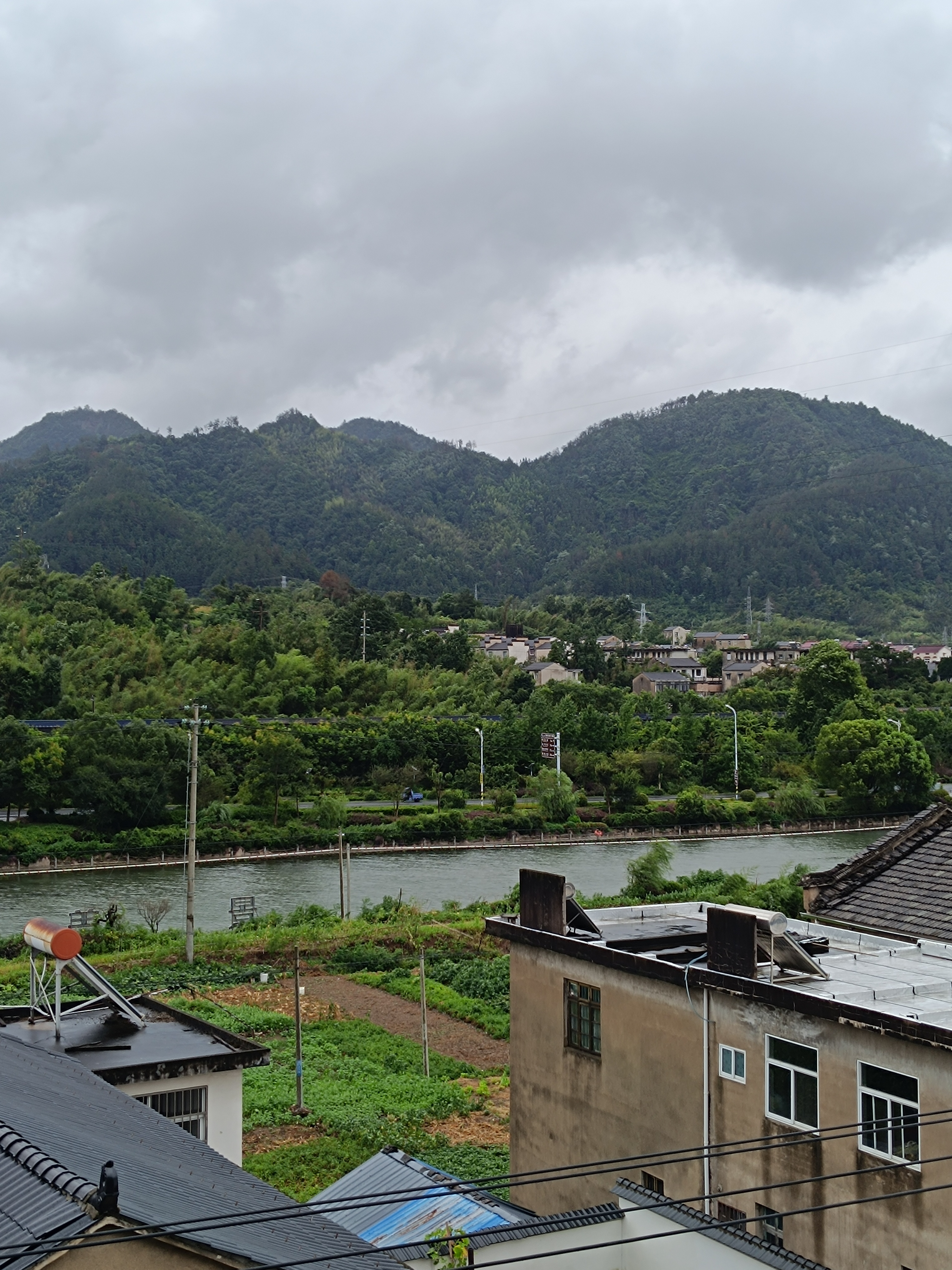又吃了一个 