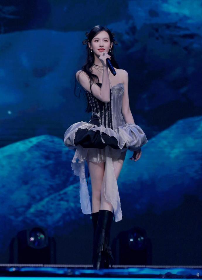 Jisoo陈都灵winter朴志效撞衫 美女的眼光果然是相似度！同款裙子被三位美