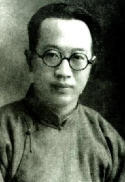 梁实秋说：人到中年，一半清醒一半释然，不再强求所有人都懂你，懂你的人不必解释。