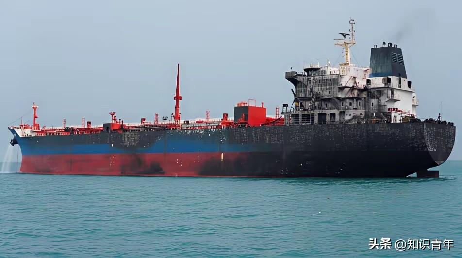 在19日，霍尔木兹海峡这边，依然有中国油轮开着应答器通行。

​​没人能想到，美