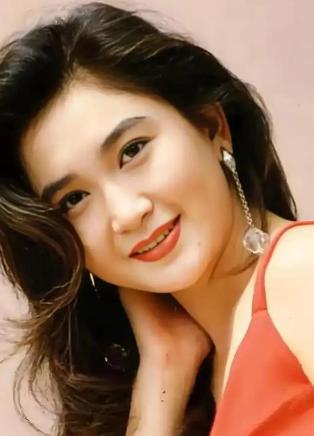 2006年，温碧霞因为查出来不能生孩子，哭着跟丈夫何祖光提离婚。谁能想到，何祖光