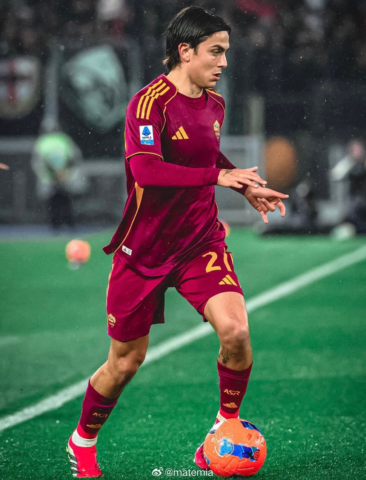 记者塞萨尔·路易斯·梅洛报道：巴西弗拉门戈俱乐部对意大利罗马俱乐部的保罗·迪巴拉