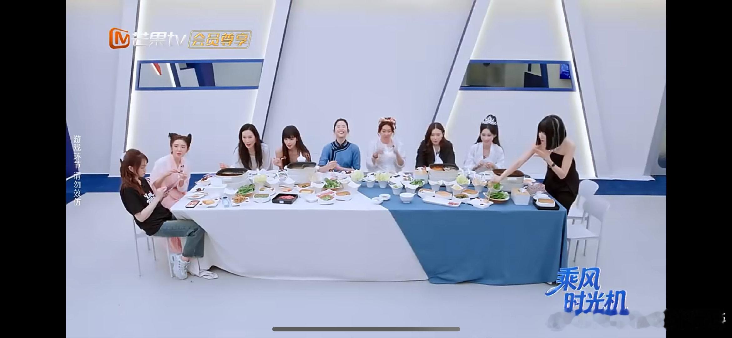 李小冉唐艺昕 两眼一闭就是吃乘风2026乘风2026趣味名场面，李小冉唐艺昕火锅