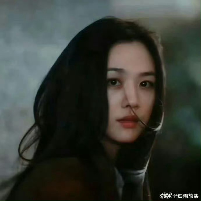 汤唯掌管氛围感的神她的美不刻意，松弛气质超绝，说话带笑超勾人，妥妥的氛围感天花板